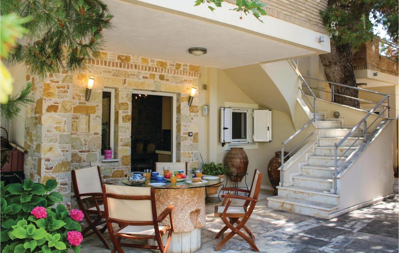Amazing Home In Artemida With Kitchen Екстериор снимка